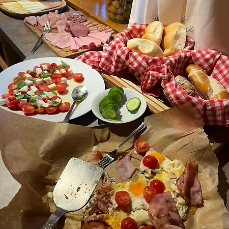 Dorfplatzl Pitztal Konukevi