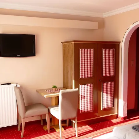 Dorfplatzl Pitztal Konukevi